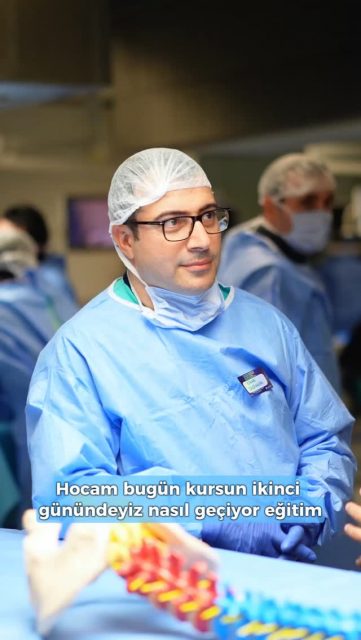 Hayatın anlamı nedir?

“Bir şeye erişmek onun ne derece anlamsız olduğunu gösterir” der Arthur Schopenhauer. 

Yeni şeyler öğrenmek ve öğretmek, eğitim sürecinin bir parçası olmak hayatın anlamsızlığını kırabilecek en temel gerçeklerden biridir. 

Kurs başkanları @meric.enercan @profdrmehmettezer ve kursun yaratcısı @tunaysanli ya; bildiklerimi ve tecrübelerimi kursiyerlere aktarma imkanı verdikleri için teşekkür ederim. 

#skolyoz 
#kifoz 
#omurgasağlığı 
#profdrsinankahraman